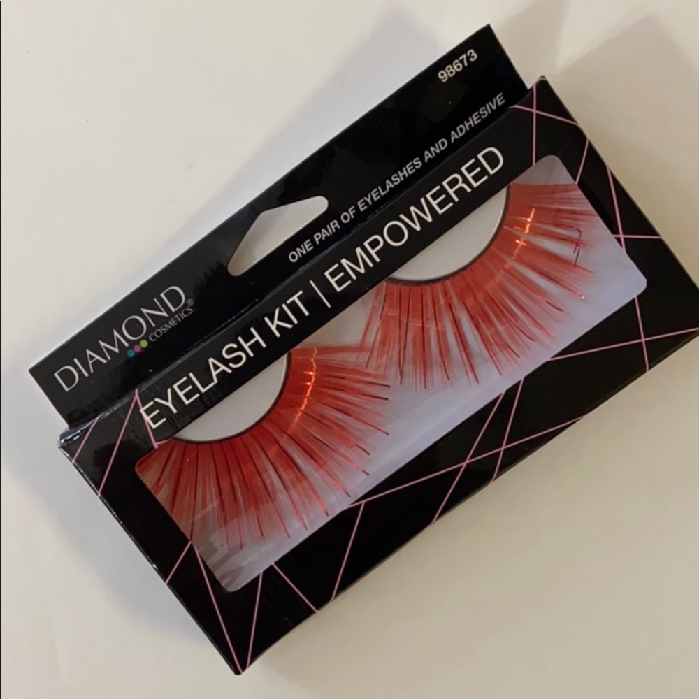 READ DESCRIPTION 🍒BUNDLE SALE🍒NWT Diamond Cosmetics gorgeous red eyelashes